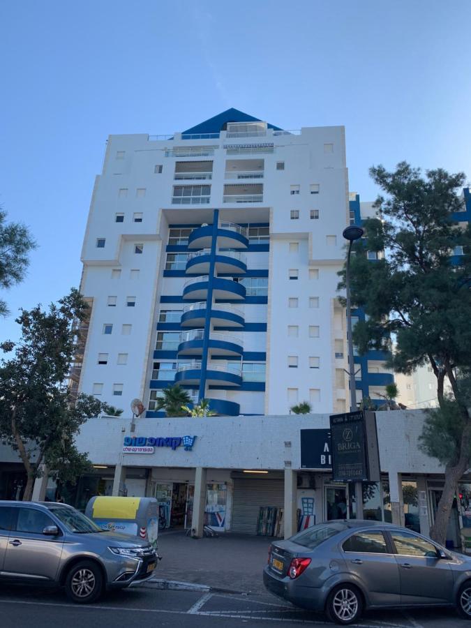Royal Beach Front Apartments Netanya Esterno foto