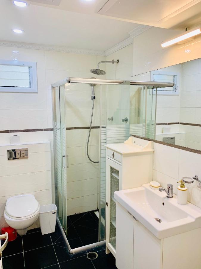 Royal Beach Front Apartments Netanya Esterno foto