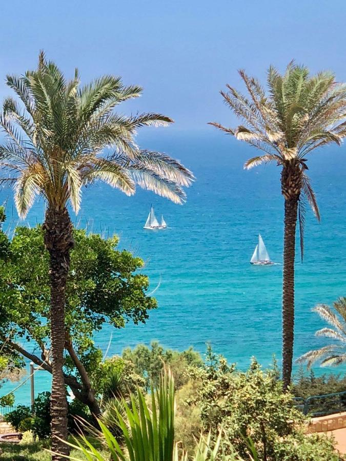 Royal Beach Front Apartments Netanya Esterno foto